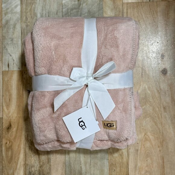 UGG Whitecap Throw Quartz Pink Fleece Blanket Bedding Reversible Faux Fur - Picture 1 of 8